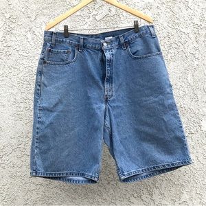 Vintage High Waisted Levi’s 550 Shorts 100% Cotton Right above knee length